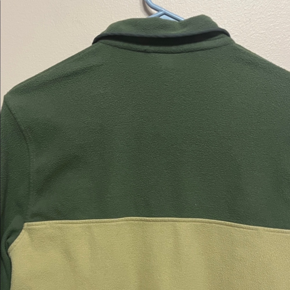 Patagonia Women's Green and Tan Fleece Pullover - Picture 9 of 13